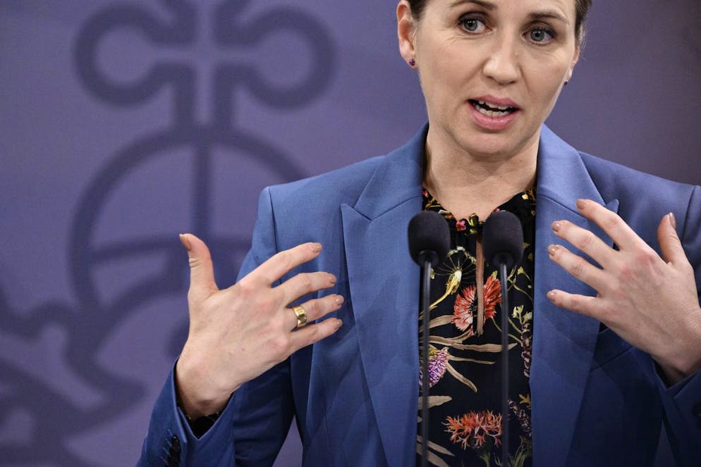 Le Premier ministre Mette Frederiksen et des représentants du gouvernement tiennent une conférence de presse sur l'état de la situation du coronavirus, dans le Mirror Hall du bureau du Premier ministre à Copenhague, Danemark, 01 décembre 2021. (archives)