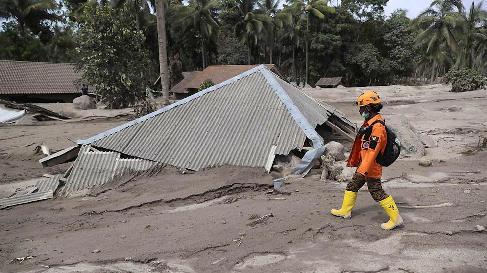 Sale il bilancio dei morti provocati dall'eruzione del vulcano Semeru, in Indonesia.