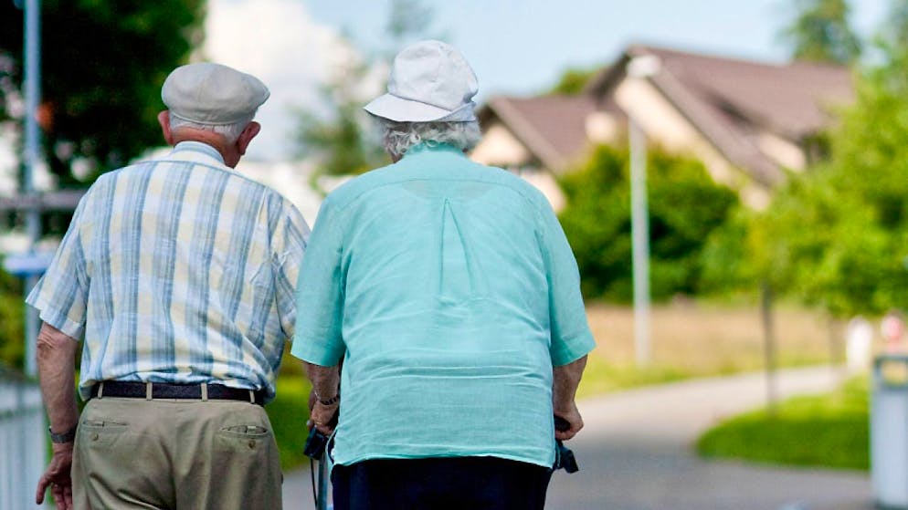 In futuro, donne e uomini dovrebbero andare in pensione a 65 anni, ma i sindacati sono già sul piede di guerra.
