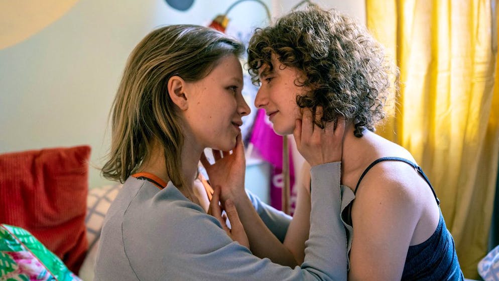 Diesen «Tatort»-Star kennst du aus «Game of Thrones»!. Das junge Paar Ann Gelsen (Anna Bachmann, links) und Vicky Aufhoven (Franziska von Harsdorf) hätte ein Tatmotiv: Anns behinderte Bruder wurde in Dr. Kehrers Praxis als Patient zurückgewiesen – und erlitt kurz danach einen Schlaganfall.