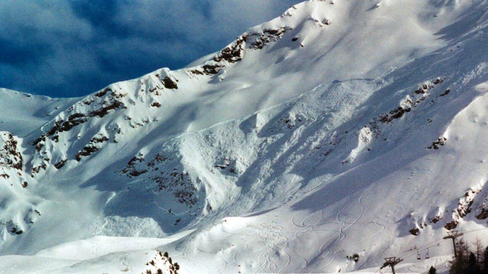 Una valanga in valle d'Aosta ha travolto e ucciso un 25enne milanese.