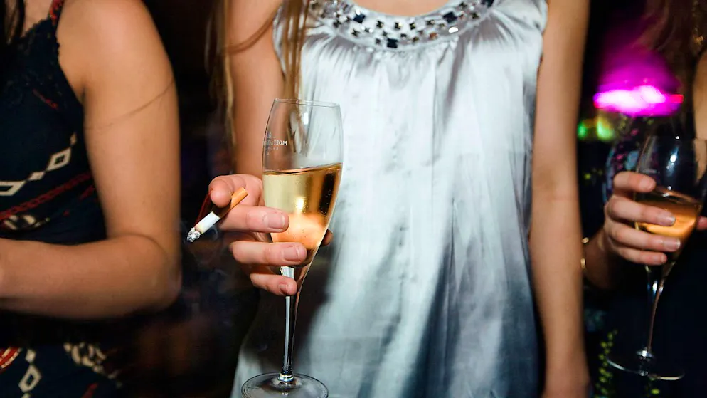 Alkohol am Steuer. Viele Menschen halten sich für fahrtüchtig, obschon sie längst betrunken sind