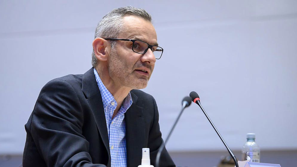 Terapie intensive: la soglia critica potrebbe essere raggiunta entro la fine dell'anno, secondo l'infettivologo Urs Karrer, vicepresidente della Task Force scientifica Covid-19.