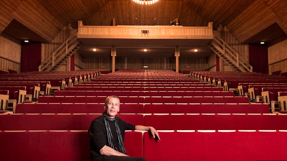 Directeur depuis 12 ans du Théâtre du Jorat, Michel Caspary sera remplacé l'an prochain par le duo composé d'Ariane Moret et Nathalie Langlois (archives).