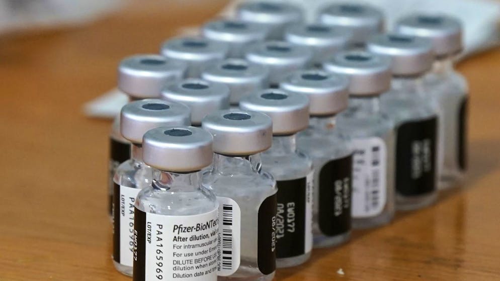 Les laboratoires Biontech et Pfizer vont poursuivre le développement d'un vaccin spécifique au variant Omicron et espèrent le rendre disponible d'ici mars. (Archives)
