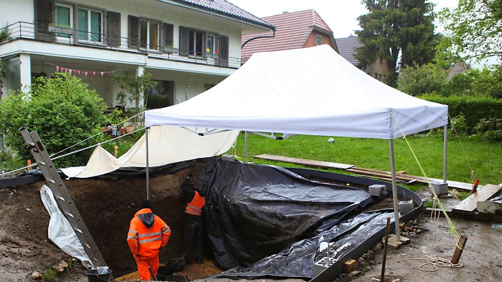 So präsentierten sich die archäologischen Grabungen dort, wo der Gartenteich entstehen soll.