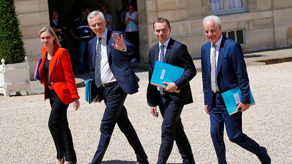 Deuxième depuis la droite, Alain Griset, en tant que ministre des PME, était rattaché au Ministère de l'Economie dirigé par Bruno Le Maire, à sa droite.