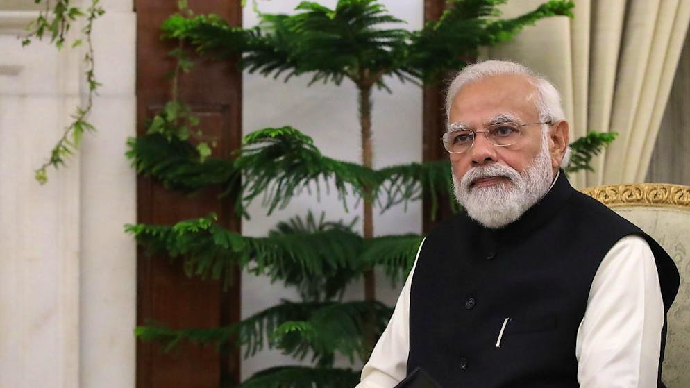 Considéré comme un proche du Premier ministre Narendra Modi, le général Bipin Rawat, 63 ans, est le premier chef d'état-major de l'Inde, un poste créé par le gouvernement indien en 2019.