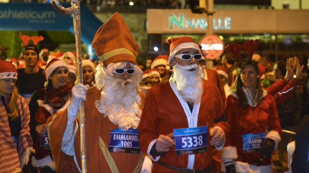 La catégorie mères et pères Noël est la plus fun de la course populaire lausannoise Christmas Run, dont la 15e édition a lieu samedi à la Riponne (archives).