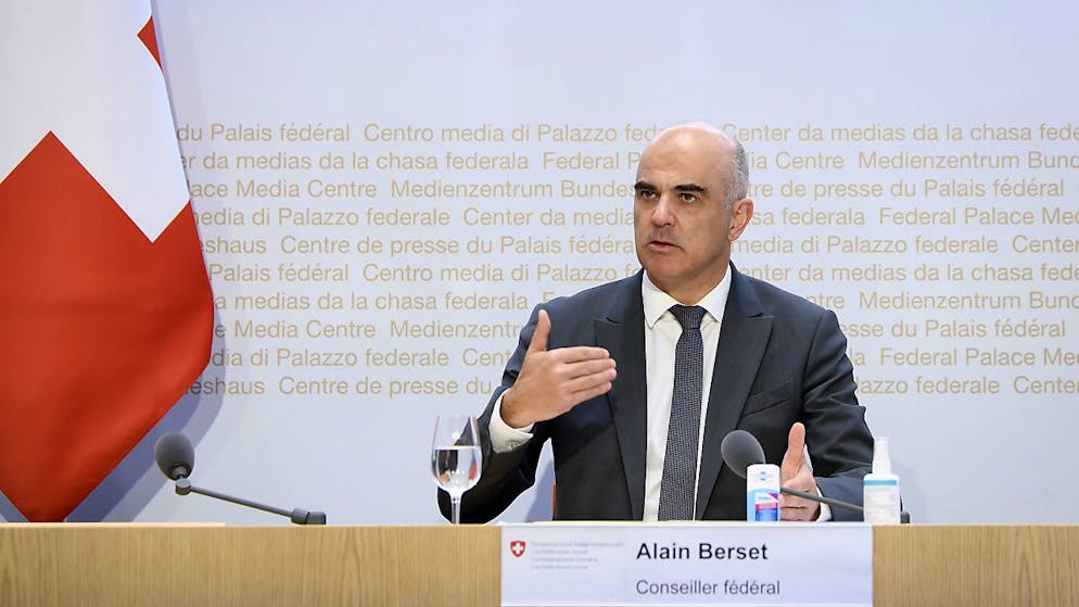 Secondo il consigliere federale Alain Berset, l'iniziativa popolare "Fanciulli e adolescenti senza pubblicità per il tabacco" troppo restrittiva e interferisce in modo sproporzionato con la libertà economica. Per questo Governo e Parlamento le contrappongono un controprogetto indiretto