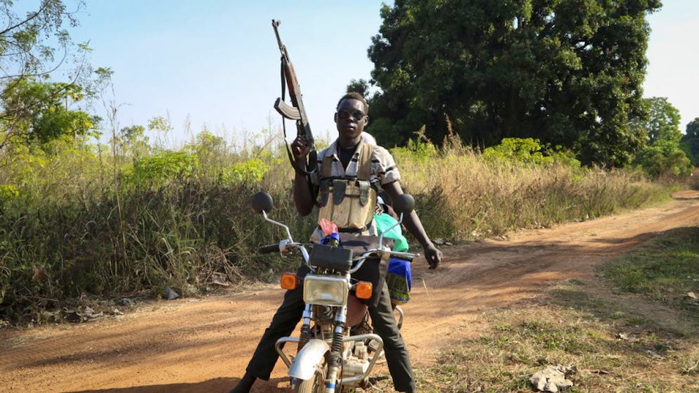 Secondo Amnesty International quanto succede in Sud Sudan è molto più di una violenza inter-comunitaria. Nella foto un soldato governativo.