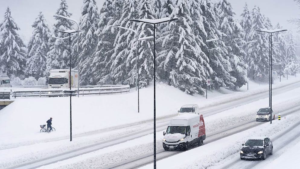 Poliziotto investito sulla A3 durante un intervento per la neve (immagine simbolica)