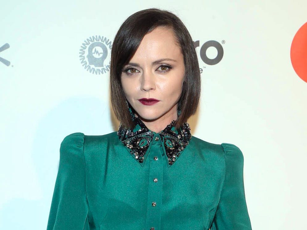 En août, l'actrice de la famille Addams et son mari Mark Hampton ont révélé qu'ils attendaient leur premier enfant ensemble.
