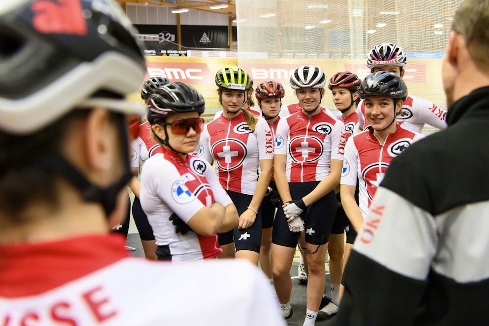 Die Athletinnen von Swiss Cycling waehrend die Swiss Cylcing Medical Days, am Donnerstag, 25. November 2021 in Grenchen. (KEYSTONE/Anthony Anex)