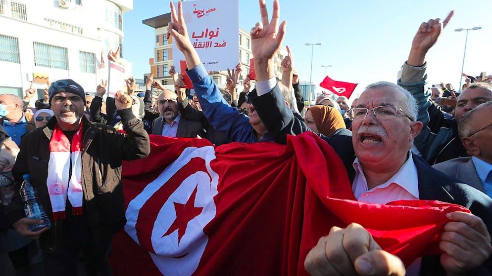La protesta contro Kais Saied continua a farsi sentire.