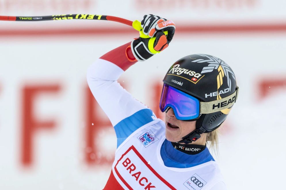 Lara Gut-Behrami trionfa sulle nevi grigionesi di St. Moritz.