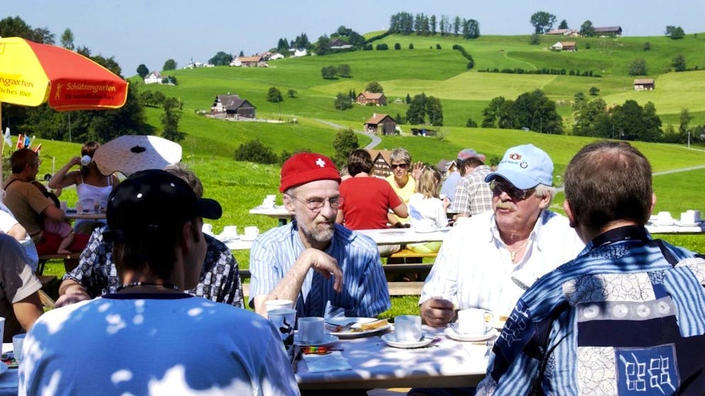 I brunch del Primo agosto sono un'occasione di contatto tra città e campagna da anni. (Immagine d'archivio del 2004)