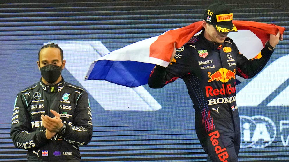 Le duel entre Lewis Hamilton et Max Verstappen s'est terminé dans un final incroyable.
