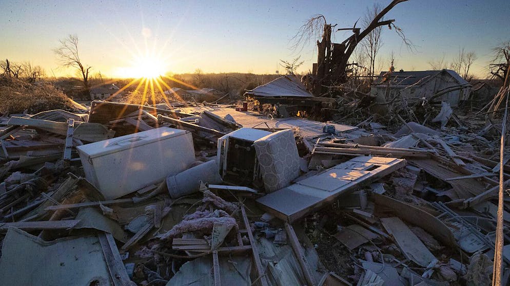 La foto è arrivata in Indiana da Dawson Springs, località del Kentucky praticamente rasa al suolo dal tornado.
