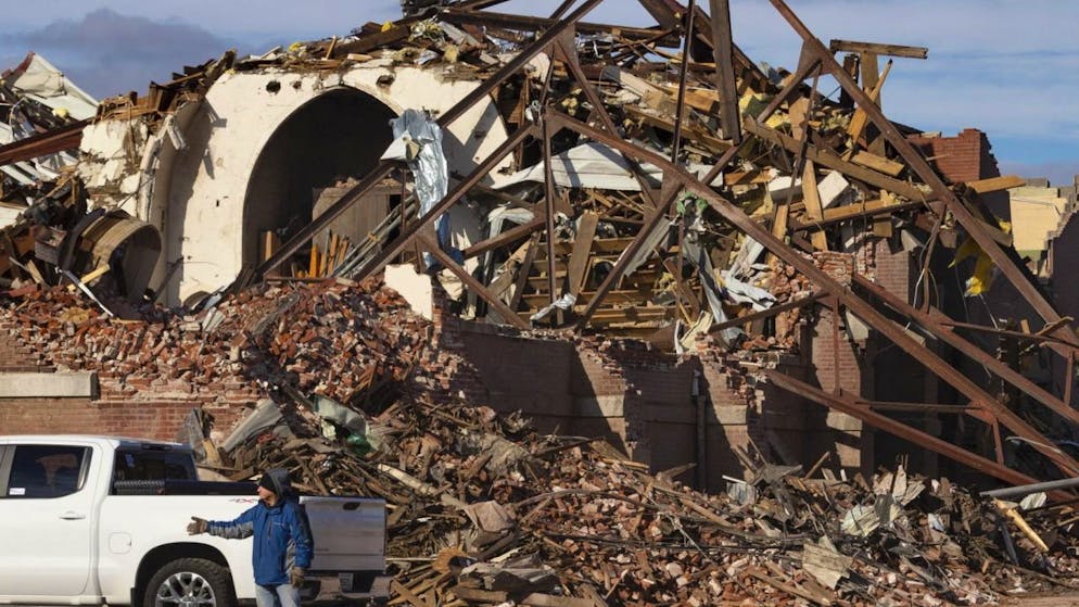 Si temono più di 100 morti nel solo Kentucky per il passaggio dei tornado.