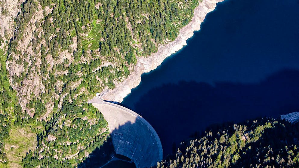 Il lago del Sambuco sarebbe uno dei 15 progetti fattibili con relativamente poco impatto ambientale per aumentare la produzione stagionale delle centrali ad accumulazione di 2 TWh entro il 2040.