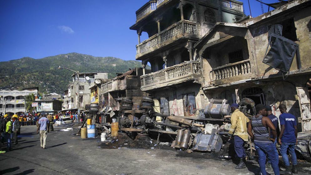 È di almeno una sessantina di morti e molti feriti il bilancio dell'esplosione di un'autocisterna ad Haiti.