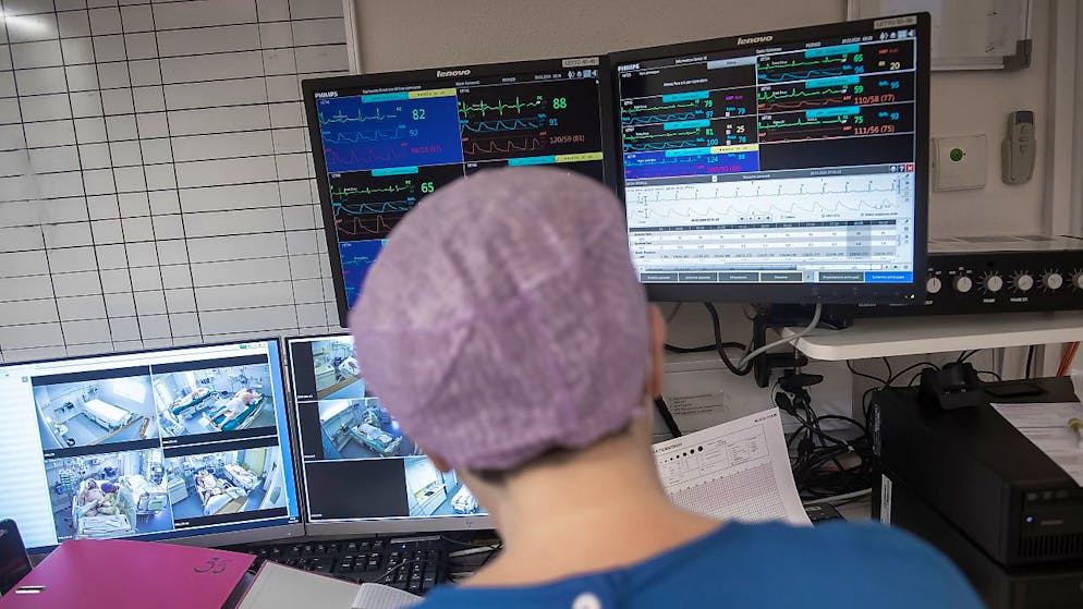 Gli attori del sistema sanitario hanno affinato la strategia per sgravare le cure intense degli ospedali.