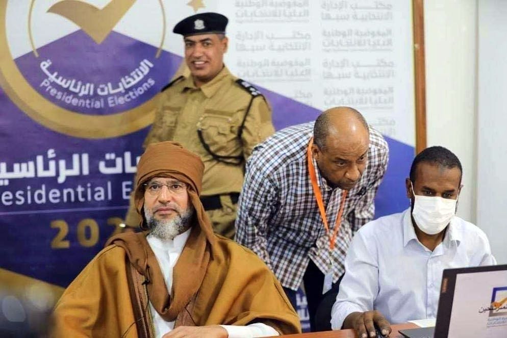 Saif al-Islam Gaddafi (sinistra), figlio del defunto leader libico Muammar Gaddafi