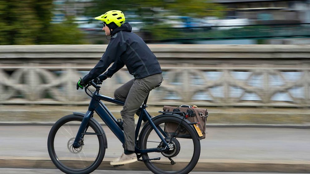 Avec ces mesures, le Conseil fédéral veut renforcer la sécurité des conducteurs de vélos électriques (image d'illustration).