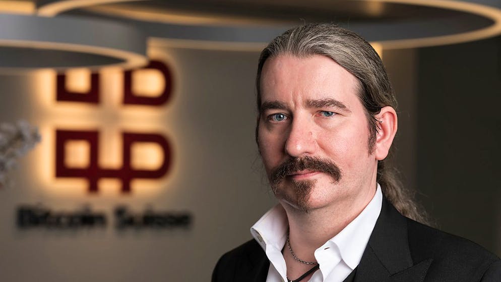 Bitcoin-Millionär lässt's krachen. Er offeriert Zug ein Feuerwerk – und erntet ein Donnerwetter