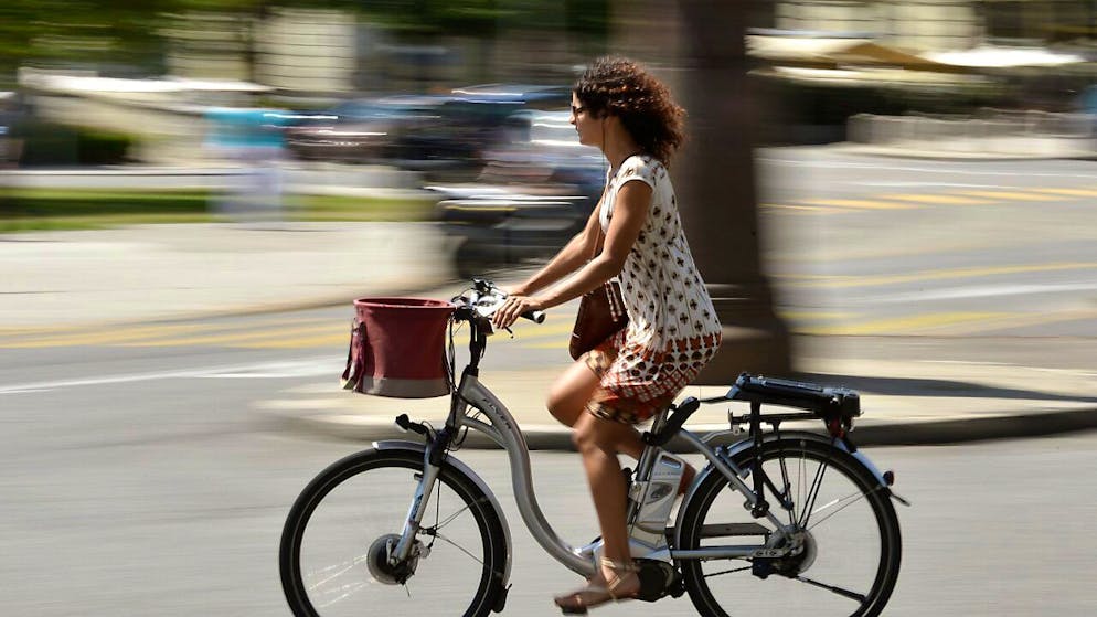 Luce accesa anche di giorno per le biciclette elettriche dal prossimo aprile.