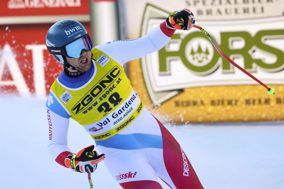 Niels Hintermann dans l'aire d'arrivée