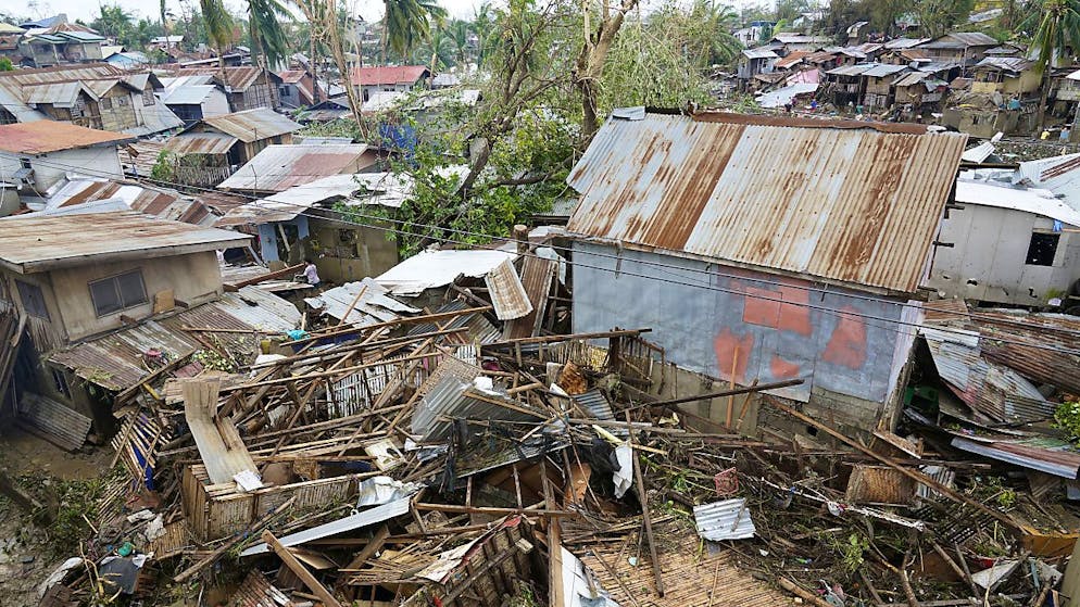 La devastazione causata dal tifone.