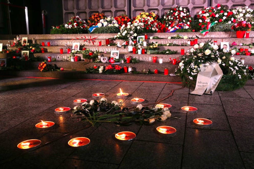 L'hommage s'est déroulé dans l'emblématique église du Souvenir dont le clocher partiellement détruit pendant la Seconde guerre mondiale surplombe la place accueillant le marché de Noël, la Breitscheidplatz.