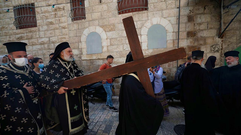 I cristiani sono diventati il bersaglio di attacchi frequenti e prolungati da parte di frange radicali, che voglio cacciarli dalla Terra Santa. Lo denunciano i Patriarchi e i Capi delle Chiese cristiane.