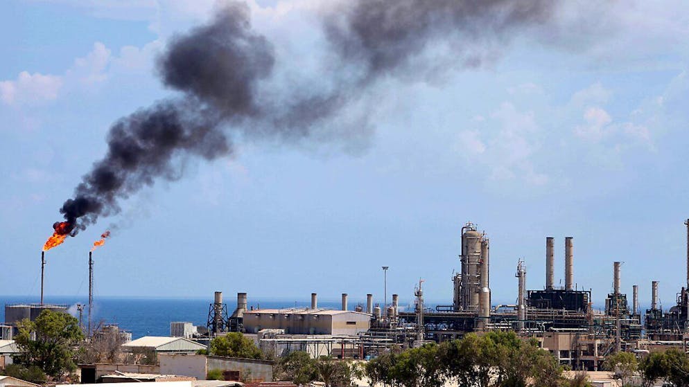 Alcuni uomini armati affiliati alle Guardie delle strutture petrolifere (PFG) in Libia hanno annunciato la chiusura di 4 impianti petroliferi, ha affermato la compagnia petrolifera nazionale (NOC).