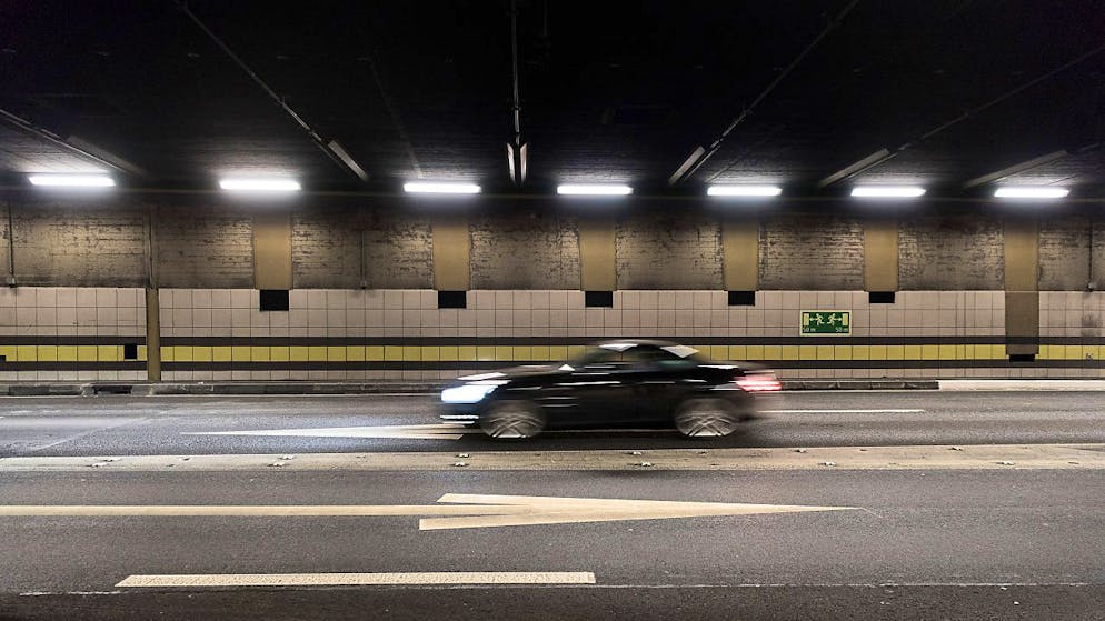Limitarsi a passarci con l'auto è quasi banale.