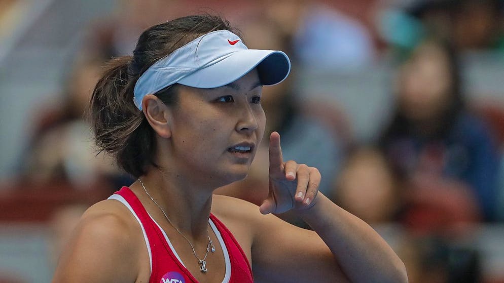 Peng Shuai assicura di stare bene, ma la preoccupazione nel mondo del tennis rimane.