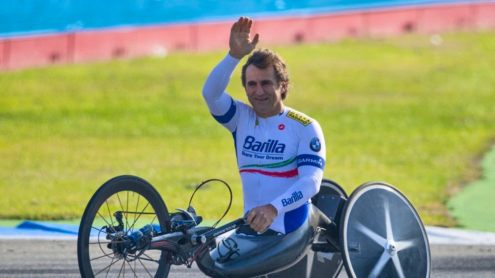 L'ex pilota e campione paralimpico Alex Zanardi ha potuto finalmente tornare a casa.