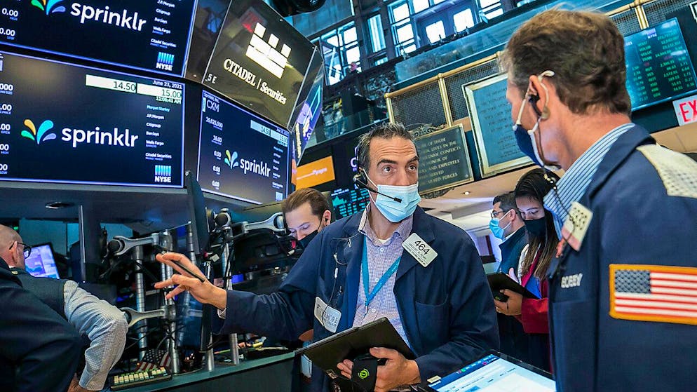 La Borsa di New York ha chiuso negativa. A Wall Street l'indice Dow Jones è calato dell'1,23%, il Nasdaq dell'1,24% e lo S&P 500 dell'1,14%.
