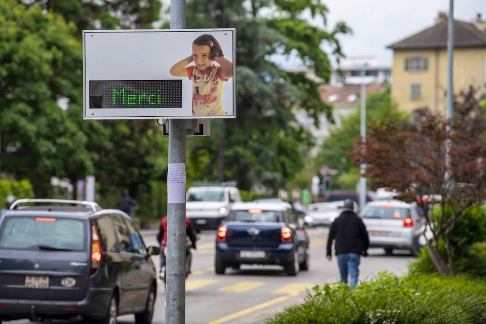 Un radar pour contrer la pollution sonore des voitures et autres véhicules bruyants, le mercredi 10 juin 2020 a Genève. La ville a testé un radar acoustique détectant les usagers de la route dont la conduite est trop bruyante.