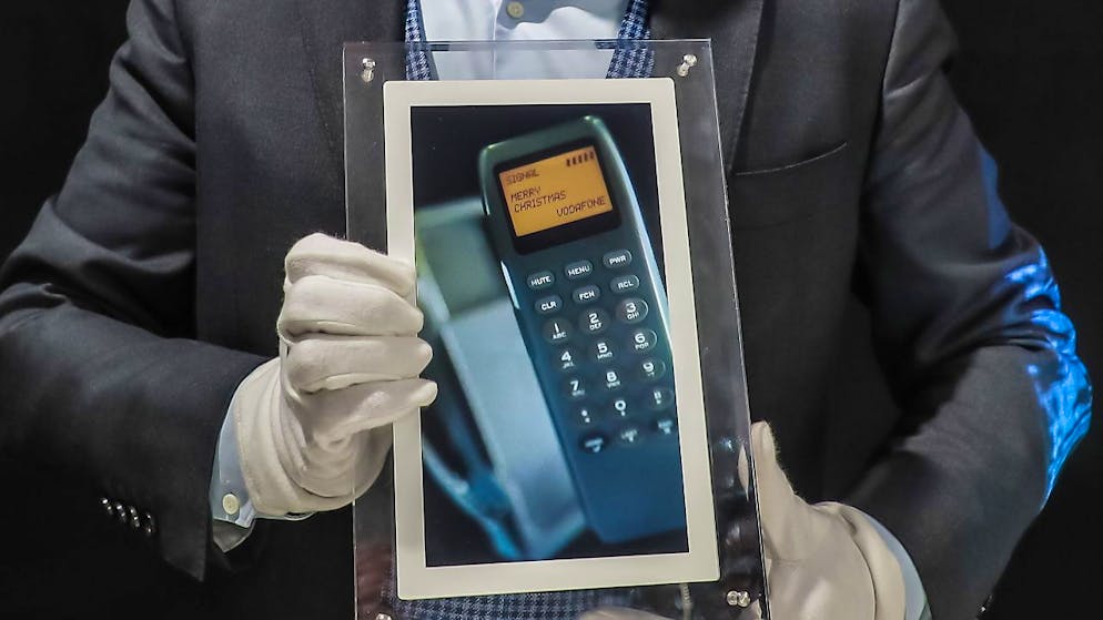 Le premier SMS de l'histoire, transmis par l'opérateur Vodafone le 3 décembre 1992, a été vendu aux enchères mardi en France sous forme de NFT pour 107'000 euros.