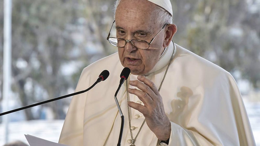 Investire in educazione e lavoro, non nelle armi. È il sunto del messaggio di papa Francesco pubblicato oggi per la 55/a Giornata Mondiale della Pace, che ricorrerà il primo di gennaio.