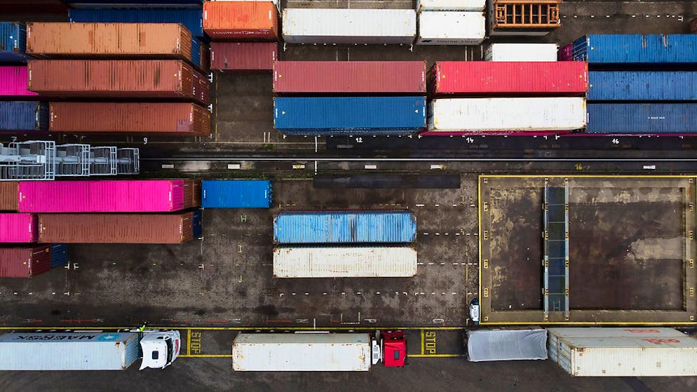 Les exportations suisses ont repris l'ascenseur en novembre. Ce rebond est cependant en grande partie à mettre sur le compte du secteur chimique et pharmaceutique. (archives)