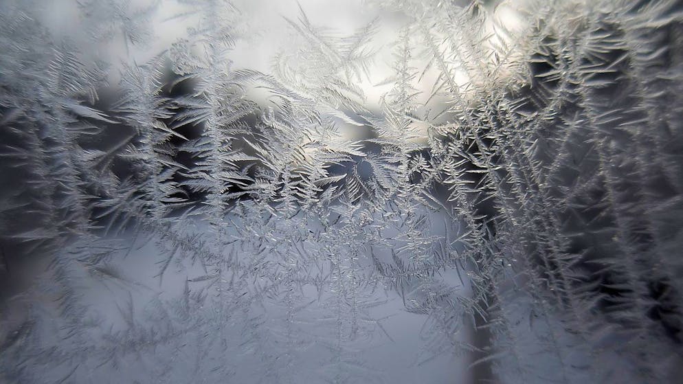 La journée de mardi, qui marque le début de l'hiver, a commencé en Suisse par un froid glacial par endroits (image symbolique).