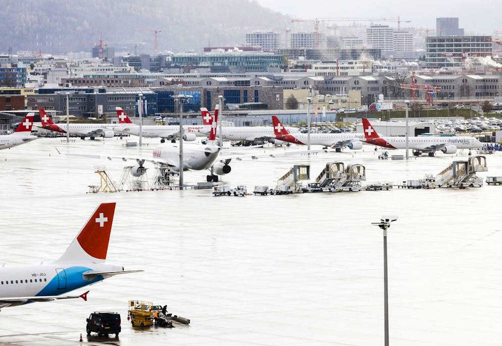 À Zurich, 7,0 millions de passagers ont décollé et atterri durant les mois d'été, au lieu de 17,6 millions, selon les chiffres de 2019. (image d'illustration)