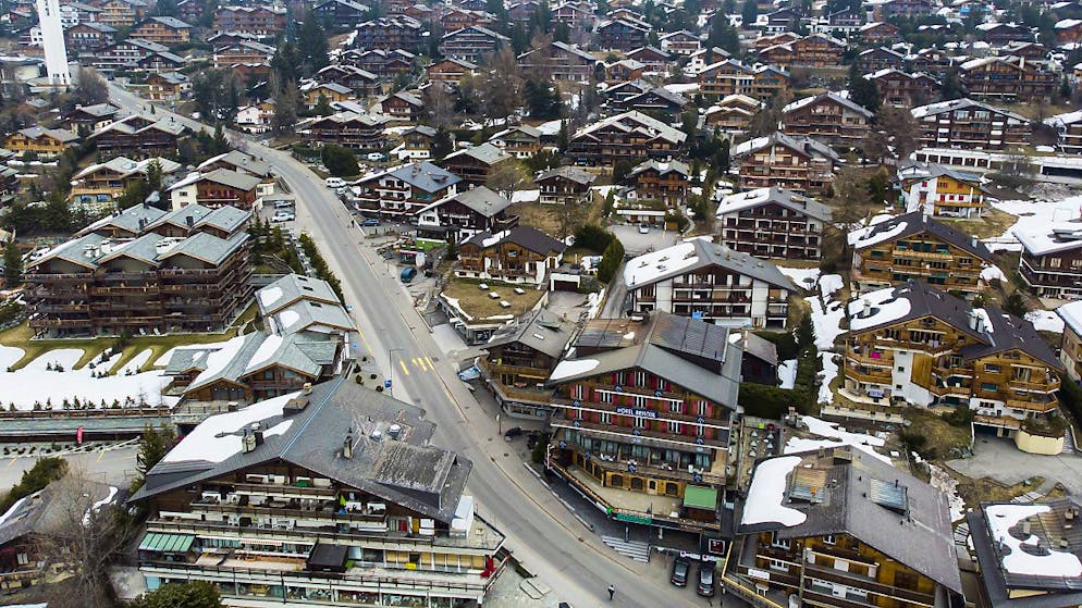 Le trio de tête est occupé par Verbier,ici à l'image, Saint-Moritz et Zermatt, où le prix du mètre carré dépasse 15'000 francs (archives).