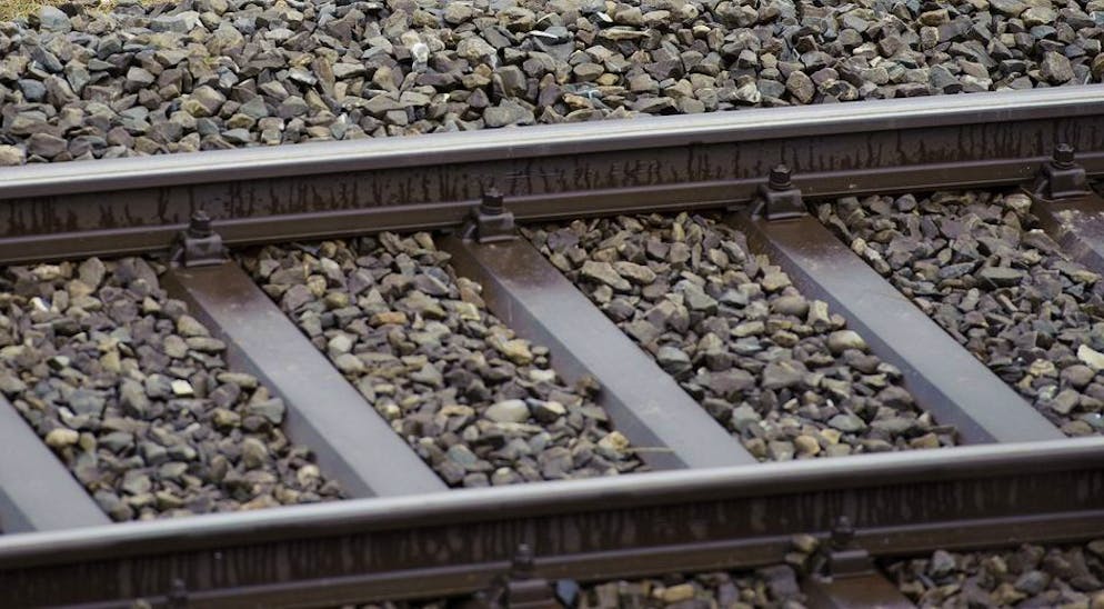 L'homme se trouvait sur un quai, à proximité de la voie, lorsqu'il a été percuté par le train circulant en provenance de Bâle. (image d'illustration)