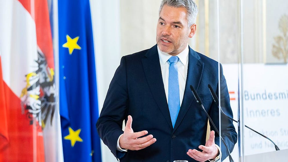L'Austria del nuovo cancelliere Karl Nehammer ha annunciato un coprifuoco e nuove restrizioni a partire dal 27 dicembre