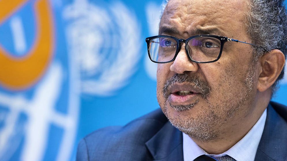 Il direttore generale dell'Oms, Tedros Adhanom Ghebreyesus, mette in guardia dall'illusione che si possa uscire dalla pandemia di Covid-19 a colpi di dosi di richiamo del vaccino.
